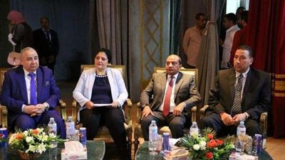 ”صناعة الدواء” تقدم 10 فرص عمل لخريجي كلية الصيدلة بجامعة بني سويف