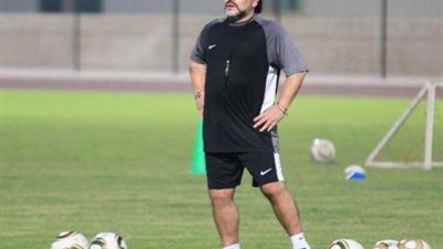 مارادونا مهاجمًا لاعبي الأرجنتين: 