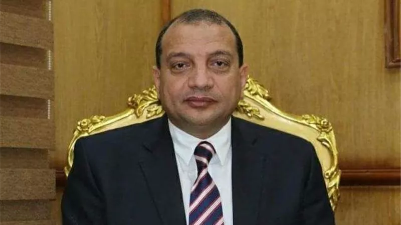 توقيع الكشف الطبي على طلاب الانتساب والدراسات العليا بجامعة بني سويف