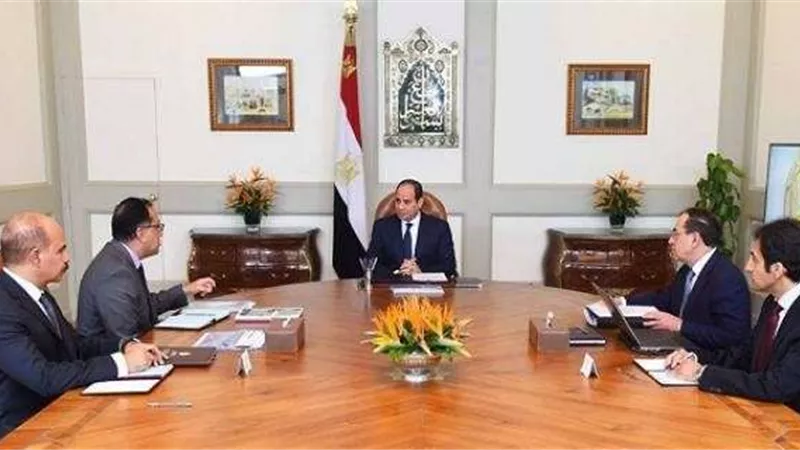 «السيسي» يوجه بسرعة الانتهاء من مشروعات التكرير..وتطوير حقل ”ظُهر”