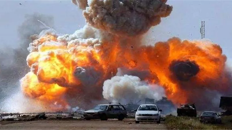 مصرع شرطي ومدني وإصابة 15 آخرين جراء تفجير على طريق بغداد - كركوك