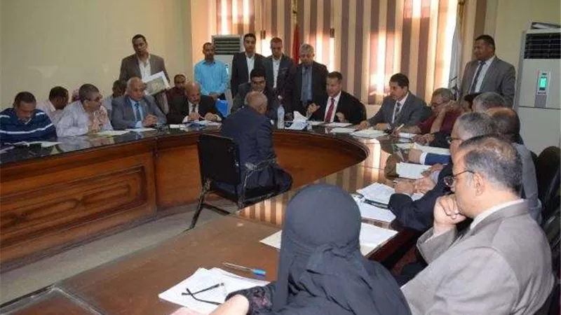 محافظ بني سويف يأمر بصرف مساعدات عاجلة لـ 15 أسرة فقيرة