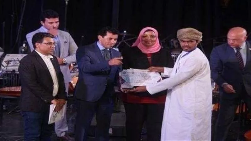 وزير الرياضة يكرم الفائزين في حفل بينالي الشباب العربي