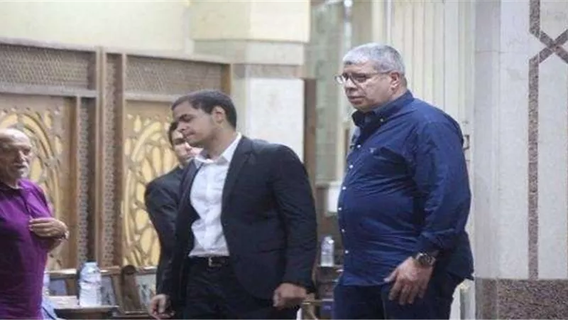 «شوبير» يقدم واجب العزاء في وفاة الكابتن حازم كرم
