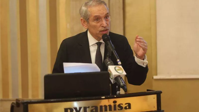 وزير الزراعة يتغيب عن إطلاق أول دليل لمبيدات الآفات على التليفون المحمول