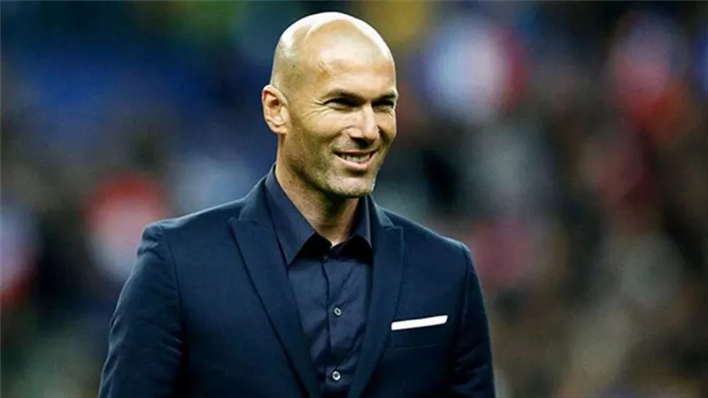 زيدان يطلب من إدارة ريال مدريد التعاقد مع بوجبا ومبابي