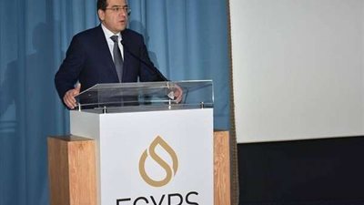 وزير البترول يبحث تنفيذ برنامج إعداد وتأهيل القيادات الشابة والمتوسطة