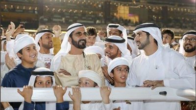 محمد بن زايد يهنئ حاكم دبي بفوز حصانه بكأس الخيول العالمية
