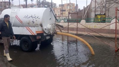 سكرتير عام المحافظة: الدفع بسيارات شفط مياه الأمطار من شوارع بورسعيد
