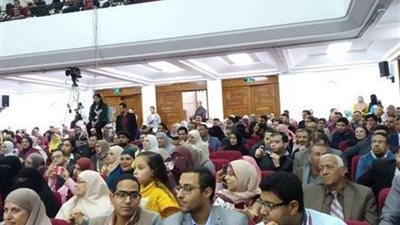 تكريم أوائل خريجي الطب بالمحافظات في احتفالية 