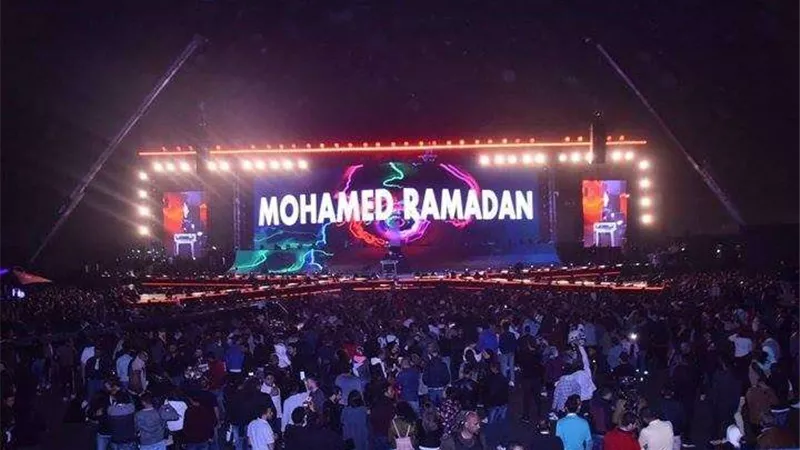 طلب غريب من معجب لـ