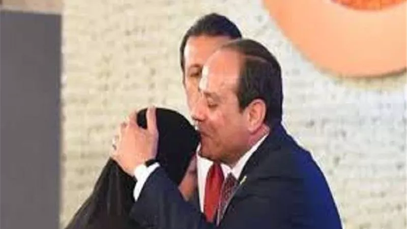 السيسي: تطور ورقي المجتمع لا يتم إلا بتفعيل دور المرأة