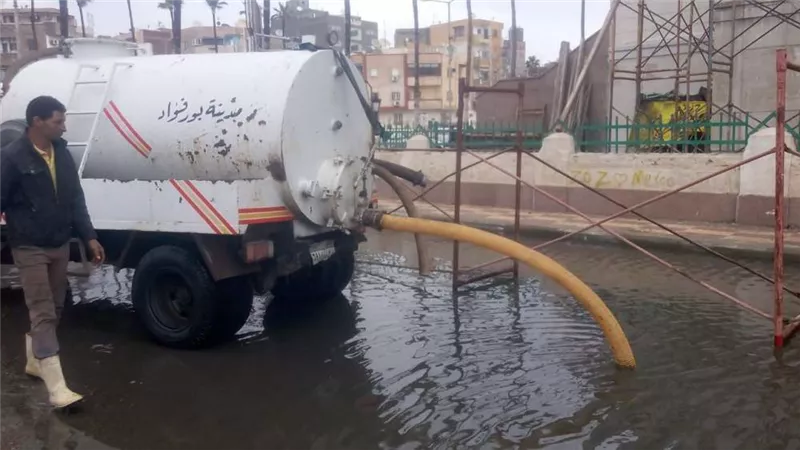 سكرتير عام المحافظة: الدفع بسيارات شفط مياه الأمطار من شوارع بورسعيد