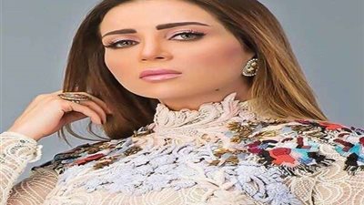 محمد أنور يعرب عن سعادته بالعمل مع مي عز الدين