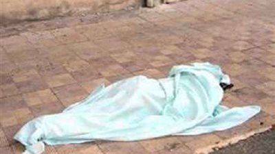 مصرع طفل سقط من أعلى سطح منزل أسرته بقرية 