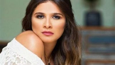 الجمهور يتساءل.! ماذا تقصد ياسمين عبد العزيز من رسالتها النارية؟