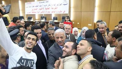 صقر يشهد القرعة العلنية لتوزيع 50 سيارة تاكسى علي أبناء السويس