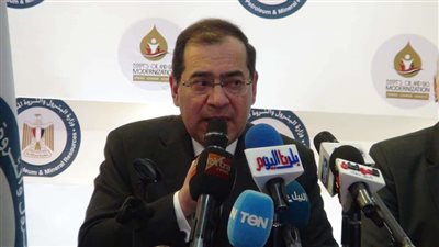 وزير البترول يطالب بسرعة توصيل الغاز الطبيعي للمنازل