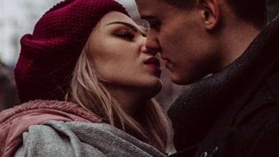 5 أنواع من القُبلات لها أسرارها الخاصة