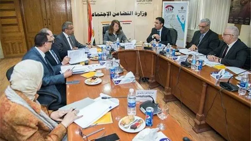 والي: صندوق تأمين الأسرة يناقش سبل تفعيل تكليفات السيسي لدعم المرأة