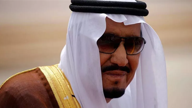 العاهل السعودي يمنح العراق مليار دولار لبناء مدينة رياضية