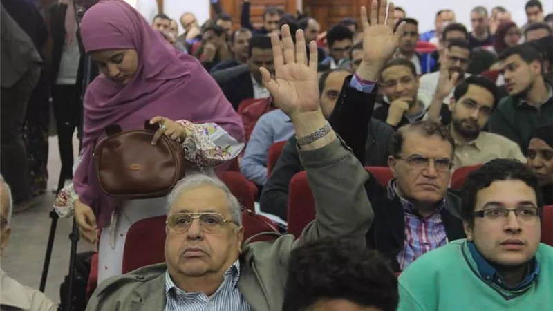 إيهاب طاهر: الحكومة تناست الأطباء في زيادة الأجور الأخيرة