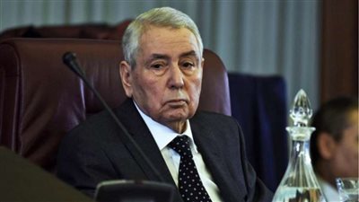 تعيين بن صالح رئيسا مؤقتا للجزائر وسط احتجاجات شعبية