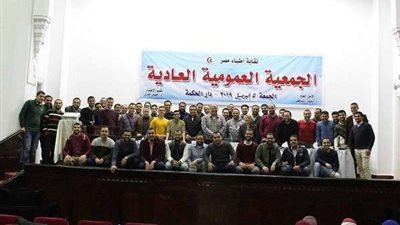 في بيان رسمي.. الأطباء ترفض فرض الحراسة على الصيادلة