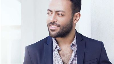 تامر عاشور يحتفل بوصول ابنه الأول 