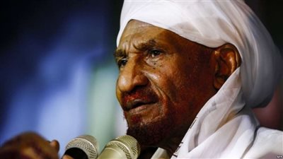 الصادق المهدى: البشير وعدد من قيادات الإخوان المسلمين تحت الإقامة الجبرية