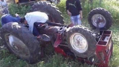 إصابة 4 أشخاص فى حادث انقلاب جرار زراعى محمل بالكتان بالمحلة
