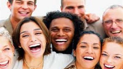 دراسة: الضحك يخفف الشعور بالألم