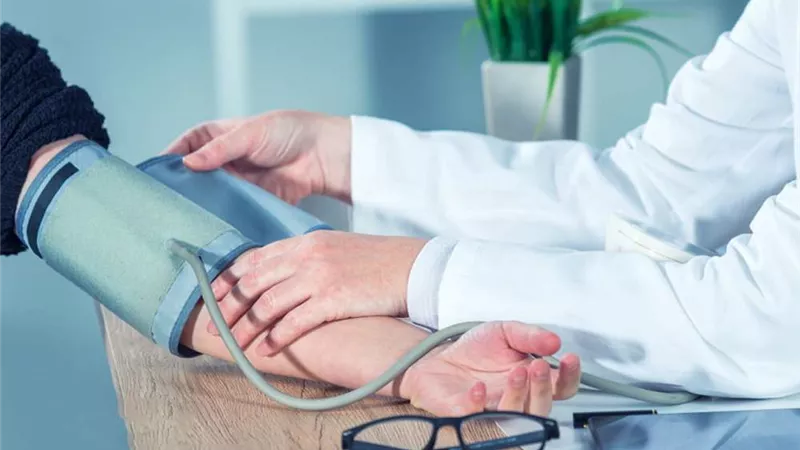 تعانى من ارتفاع ضغط الدم.. تجنب هذه الاطعمة