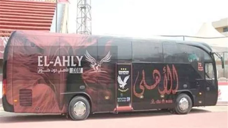 حافلة الأهلي تصل برج العرب استعدادا لمواجهة صن داونز