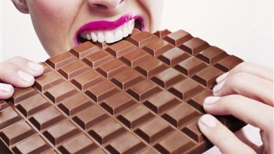دراسة: الشوكولاتة تمنع فقدان السمع