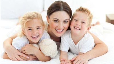 بالفيديو.. مخاطر الإفراط في تدليل الأطفال