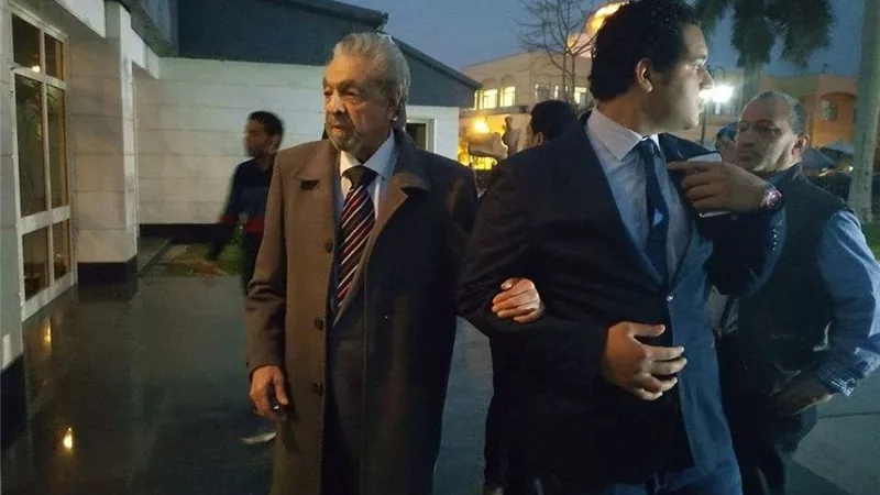 بالصور.. وصول الفنان سمير الإسكندراني لساحة الهناجر