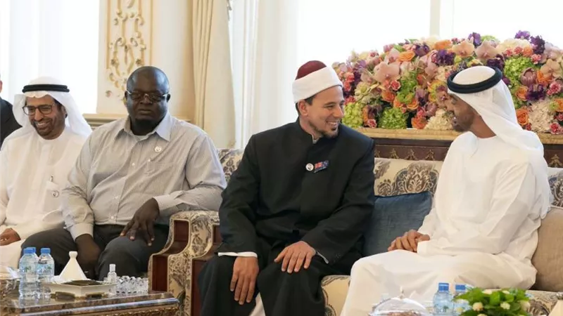 محمد بن زايد يستقبل إماما مسجدي نيوزيلندا المستهدفين