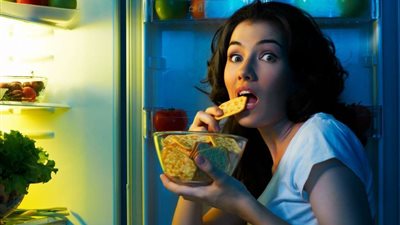 إحذر.. تناول الطعام قبل النوم يعرضك للوفاة