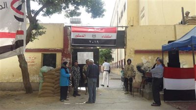 محافظ الجيزة يدلي بصوته في استفتاء تعديل الدستور