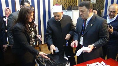 بالصور.. شيخ الأزهر يدلي بصوته باستفتاء التعديلات الدستورية