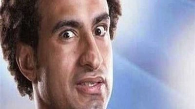 بالفيديو.. علي ربيع يتجاهل تصريحات زوجته بانفصالهم