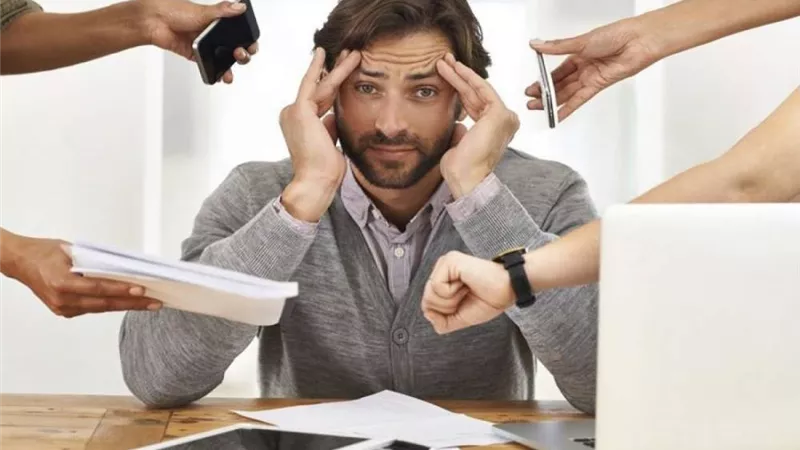 قد تصاب بأمراض خطيرة.. نصائح للتخلص من توتر وإجهاد العمل