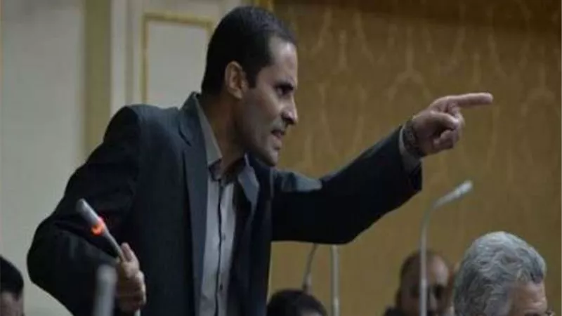 الطنطاوي يستغل ضعف الحركة الوطنية لتقديم نفسه للخارج