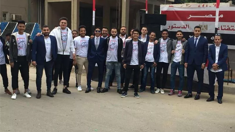 توافد المواطنين على اللجان بمركز شباب التجمع للمشاركة في الاستفتاء