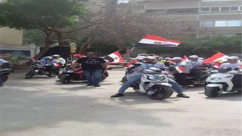 الناخبون يهتفون 