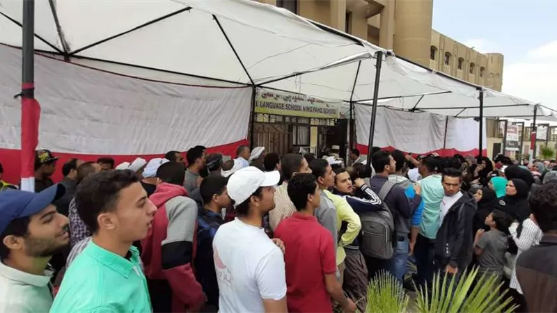 بالصور.. توافد الناخبين للإدلاء بصوتهم بمجمع الملك فهد بمدينة نصر