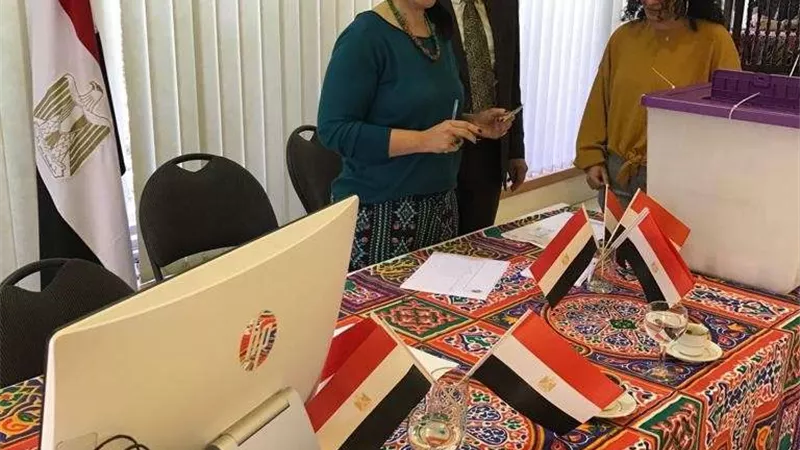 بالصور.. إقبال كثيف من المصريين في استراليا للتصويت على الدستور