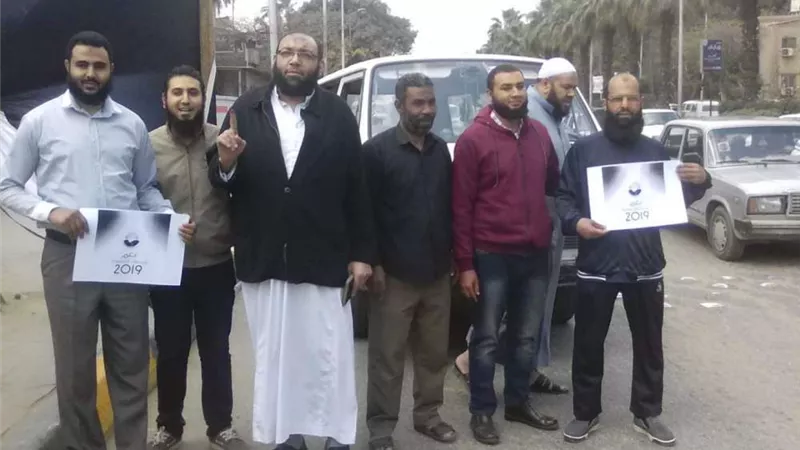 بالصور.. أعضاء حزب النور يتجولوا بشارع الهرم لدعم التعديلات الدستورية