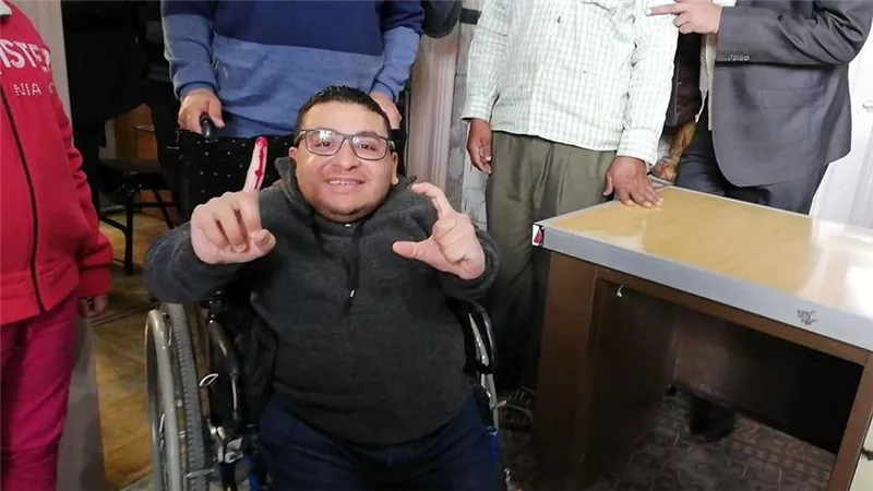 بعد تكريم الرئيس له.. أحمد رأفت يدلي بصوته بالاستفتاء على تعديل الدستور